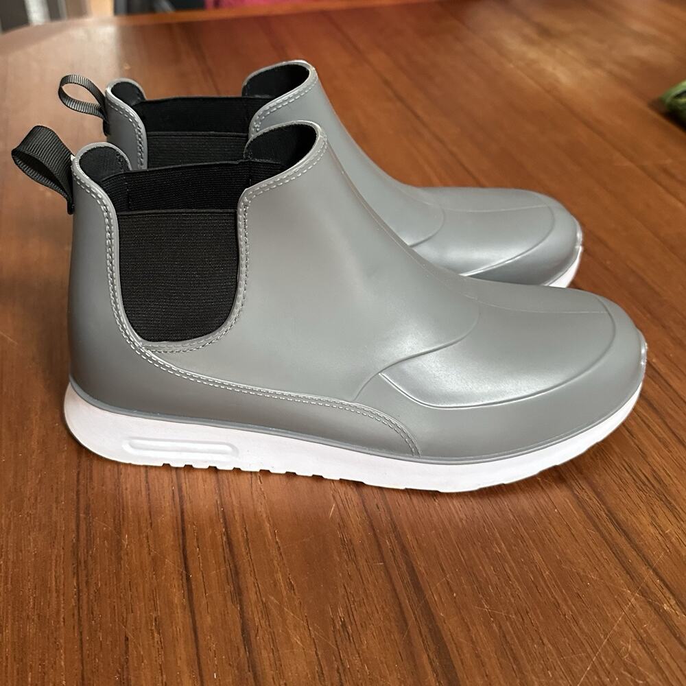 Capelli of New York Gray Ankle Boots